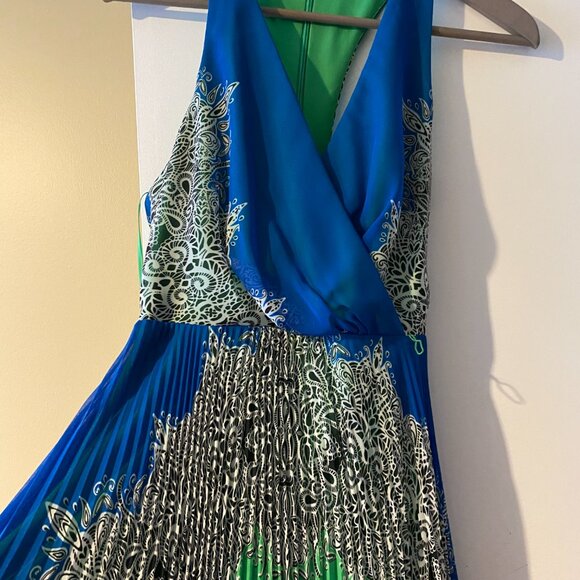 Lovely asymmetrical-hem, pleated, dress from Max & Cleo. 100% polyester. Used. - Picture 4 of 5